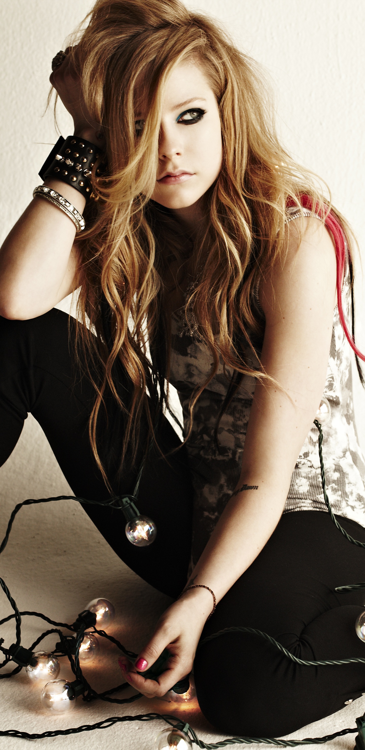 Обои музыка, привет Китти, наушники, красота, певица в разрешении 1440x2960