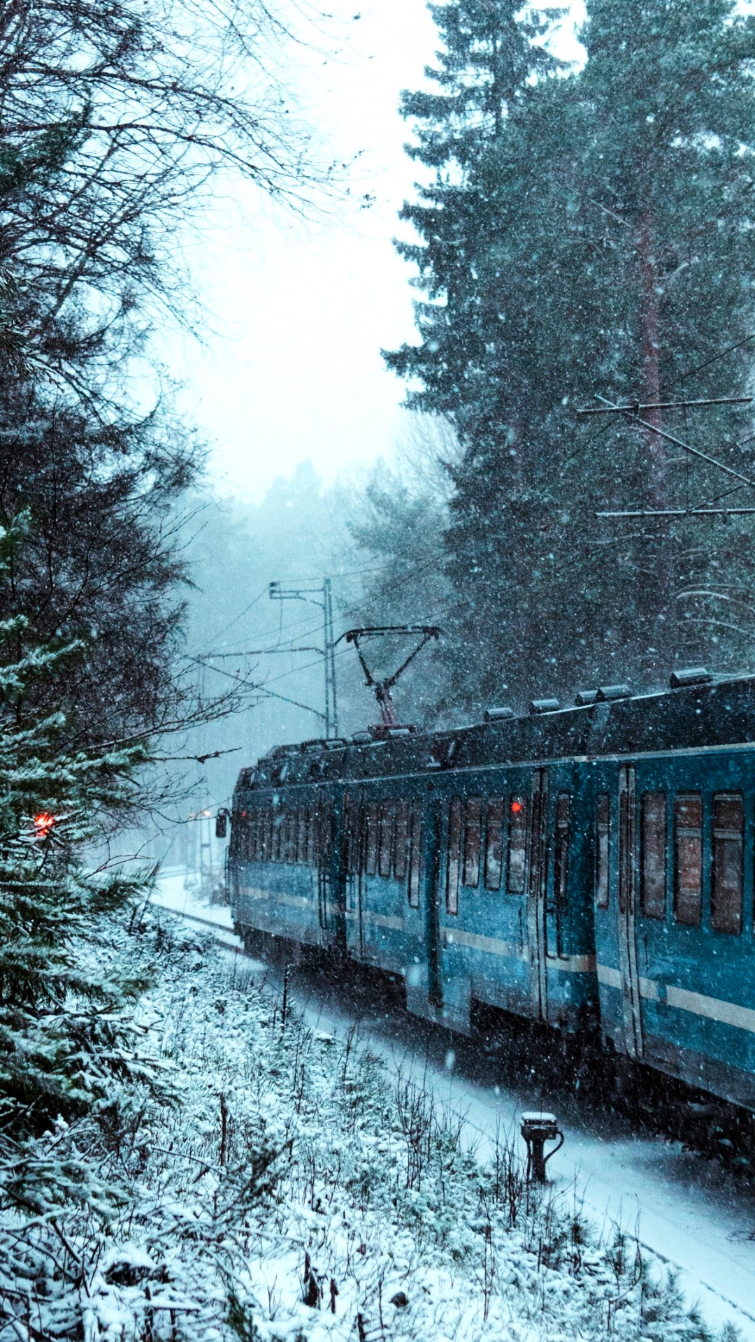 Обои зимний поезд, поезд, путешествие на поезде, Центральный вокзал Стокгольма, железнодорожный транспорт в разрешении 1080x1920