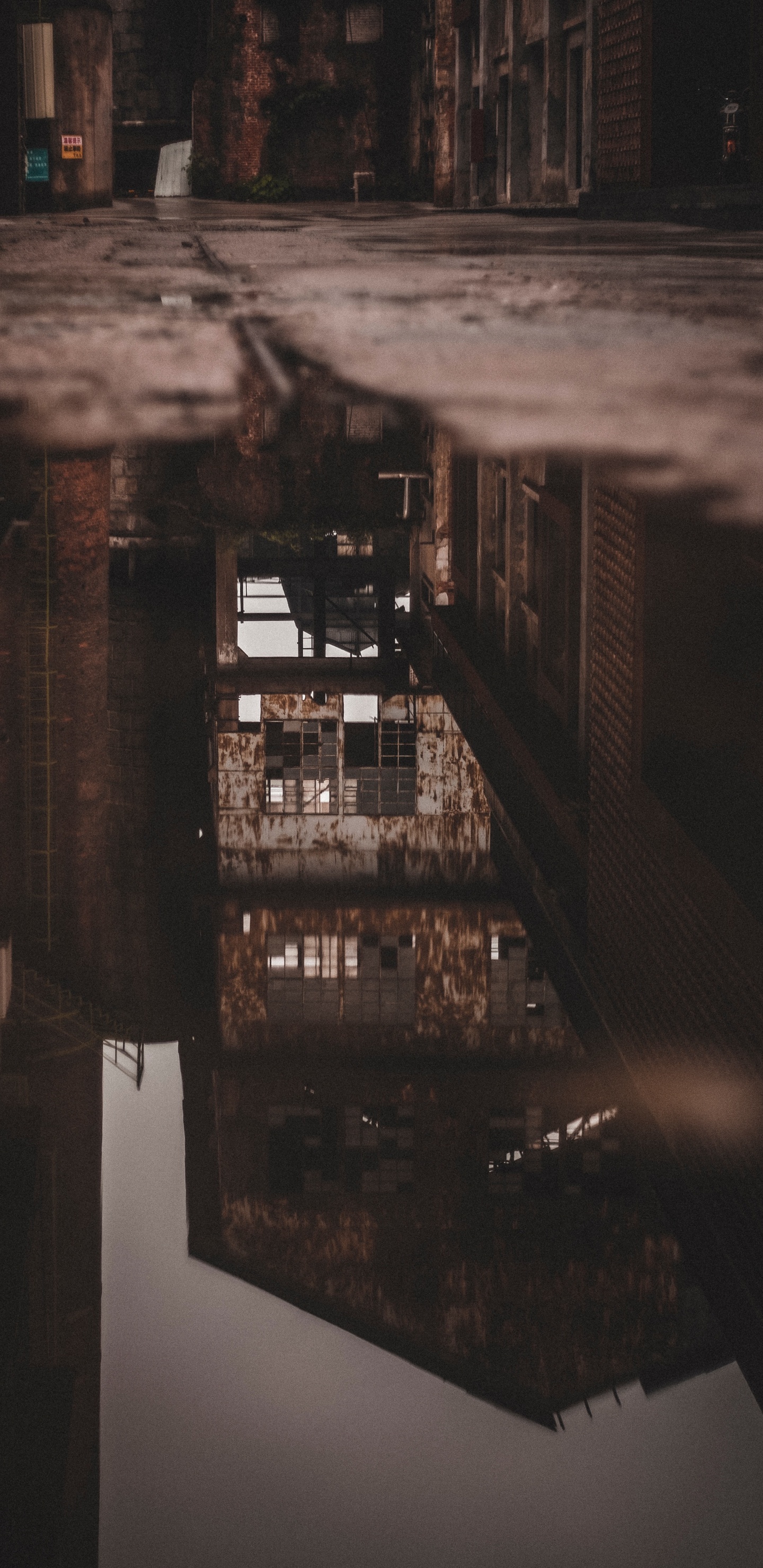 Обои вода, отражение, атмосфера, архитектура, темнота в разрешении 1440x2960