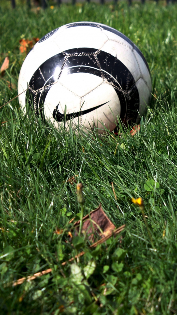 Обои мяч, Футбольный Мяч Nike, спортивный инвентарь, футбольный мяч, футбол в разрешении 720x1280