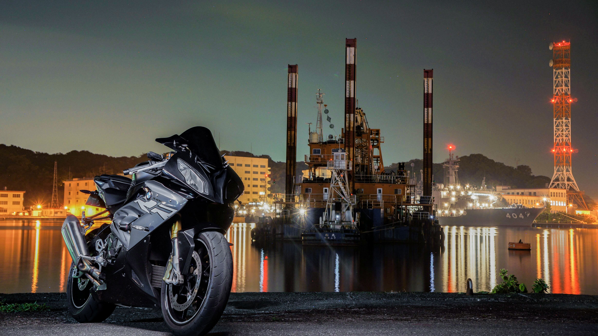 Обои небо, автомобильные запчасти, промышленность, супербайк, мотоцикл в разрешении 1920x1080