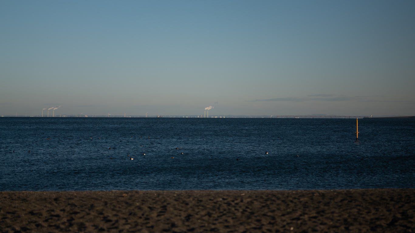 Обои горизонт, волна, вода, небо, пляж в разрешении 1366x768