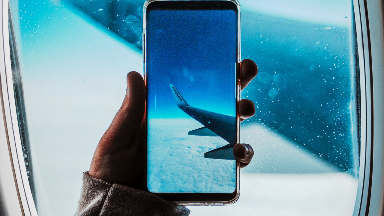 Обои самолет, полет, автомобильное освещение, окно, лазурный в разрешении 1280x720