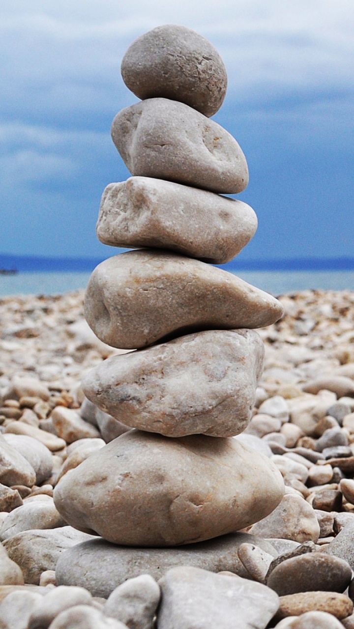 Обои пляж, море, рок, булыжник, берег в разрешении 720x1280