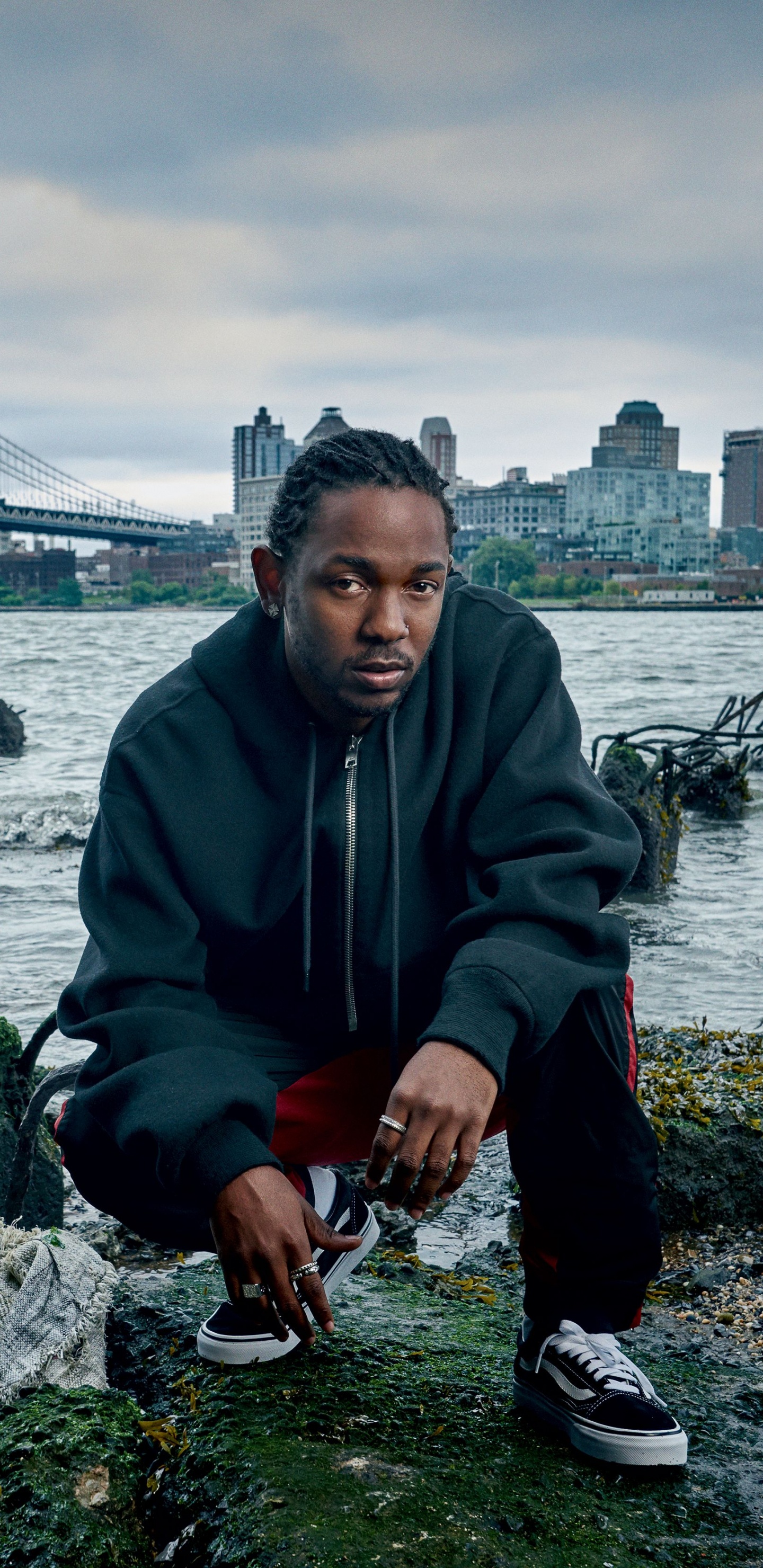 Обои Бруклинский мост, Кендрик ламар, реппер, вода, мост в разрешении 1440x2960