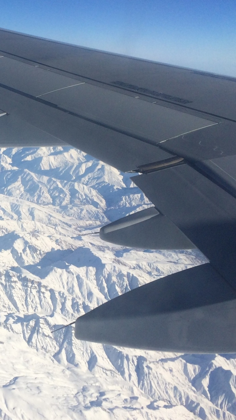 Обои самолет, полет, воздушное путешествие, авиалайнер, авиация в разрешении 750x1334