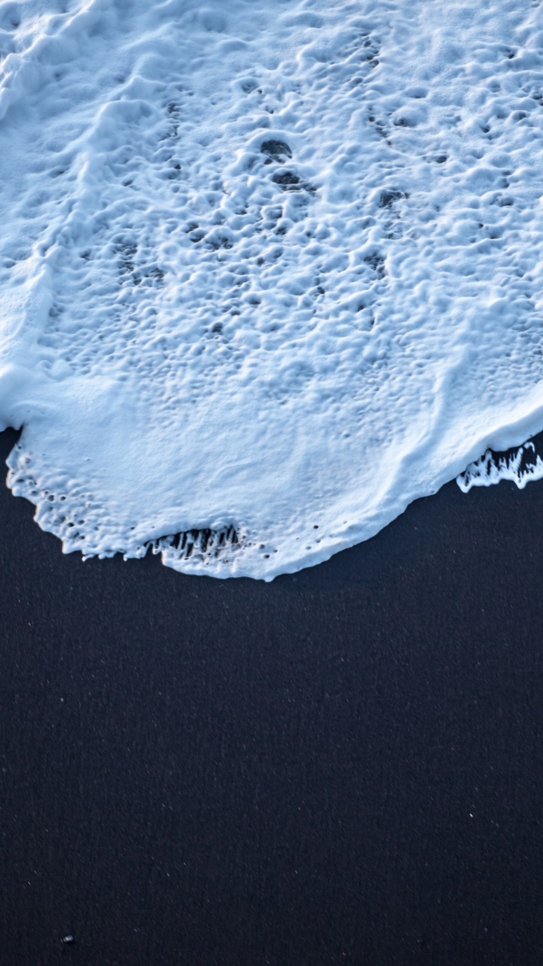 Обои пляж, черный песок, песок, берег, побережье в разрешении 1080x1920