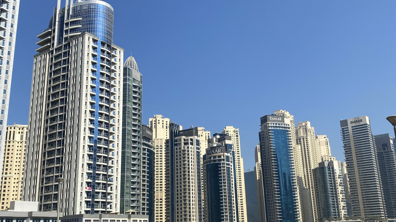 Обои Дубай, башня, дневное время, город, свойство в разрешении 1280x720