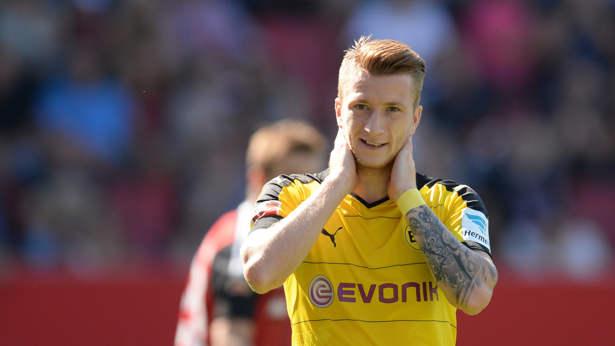 Обои Боруссия Дортмунд, игрок, занятие спортом, командный вид спорта, турнир в разрешении 2560x1440