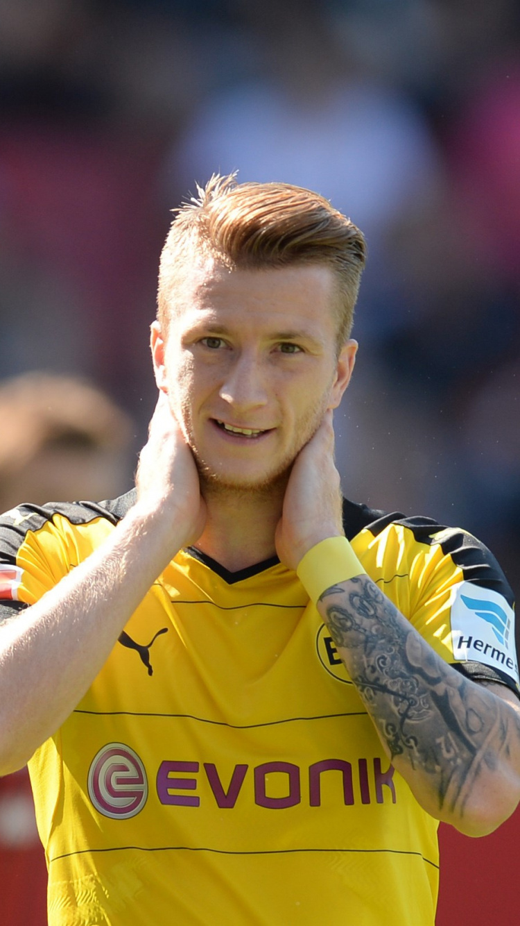 Обои Боруссия Дортмунд, игрок, занятие спортом, командный вид спорта, турнир в разрешении 750x1334