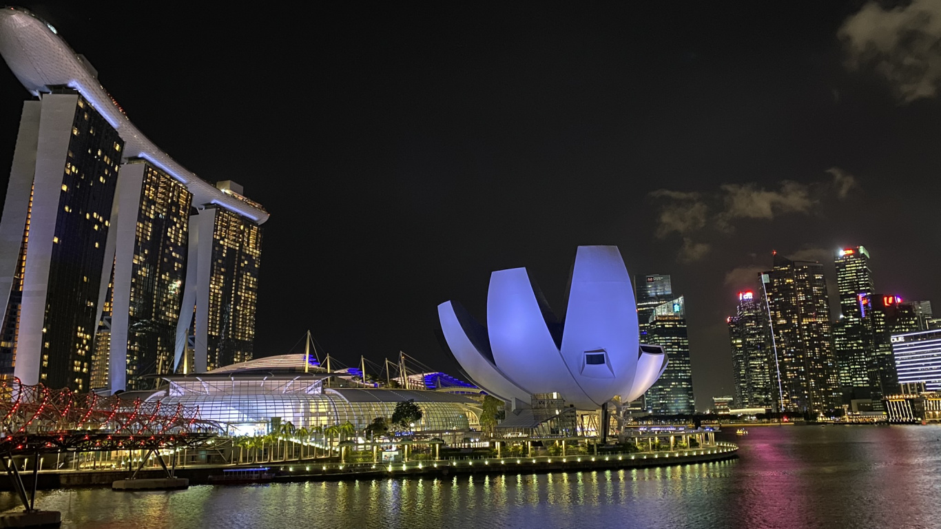 Обои Сингапур, отражение, высотное здание, здание, ночь в разрешении 1366x768