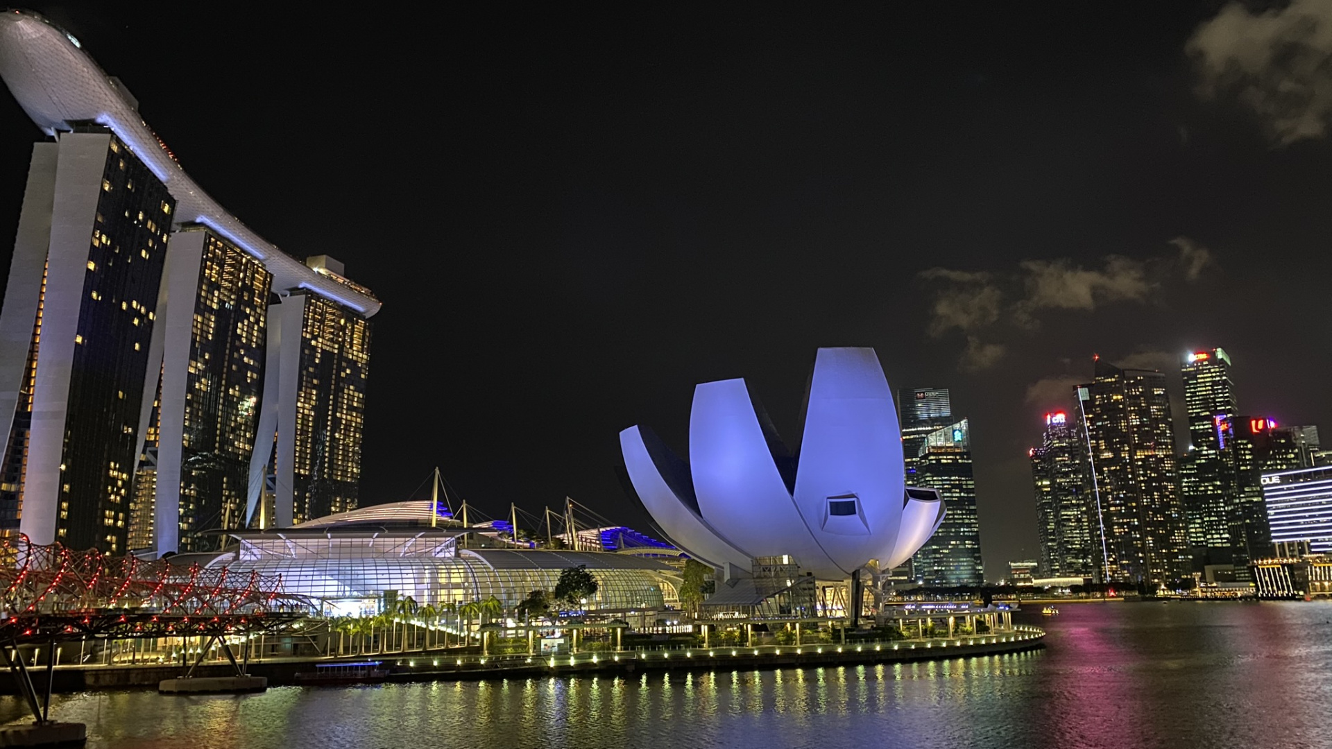 Обои Сингапур, отражение, высотное здание, здание, ночь в разрешении 1920x1080