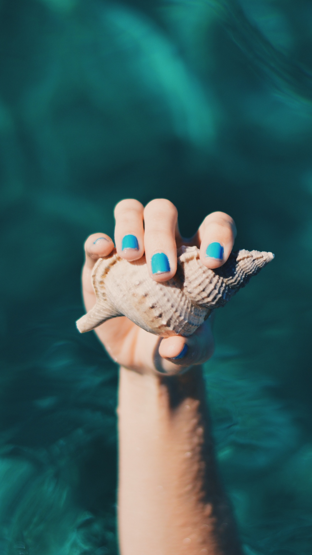 Обои синий, палец, бирюза, ноготь, рука в разрешении 1080x1920