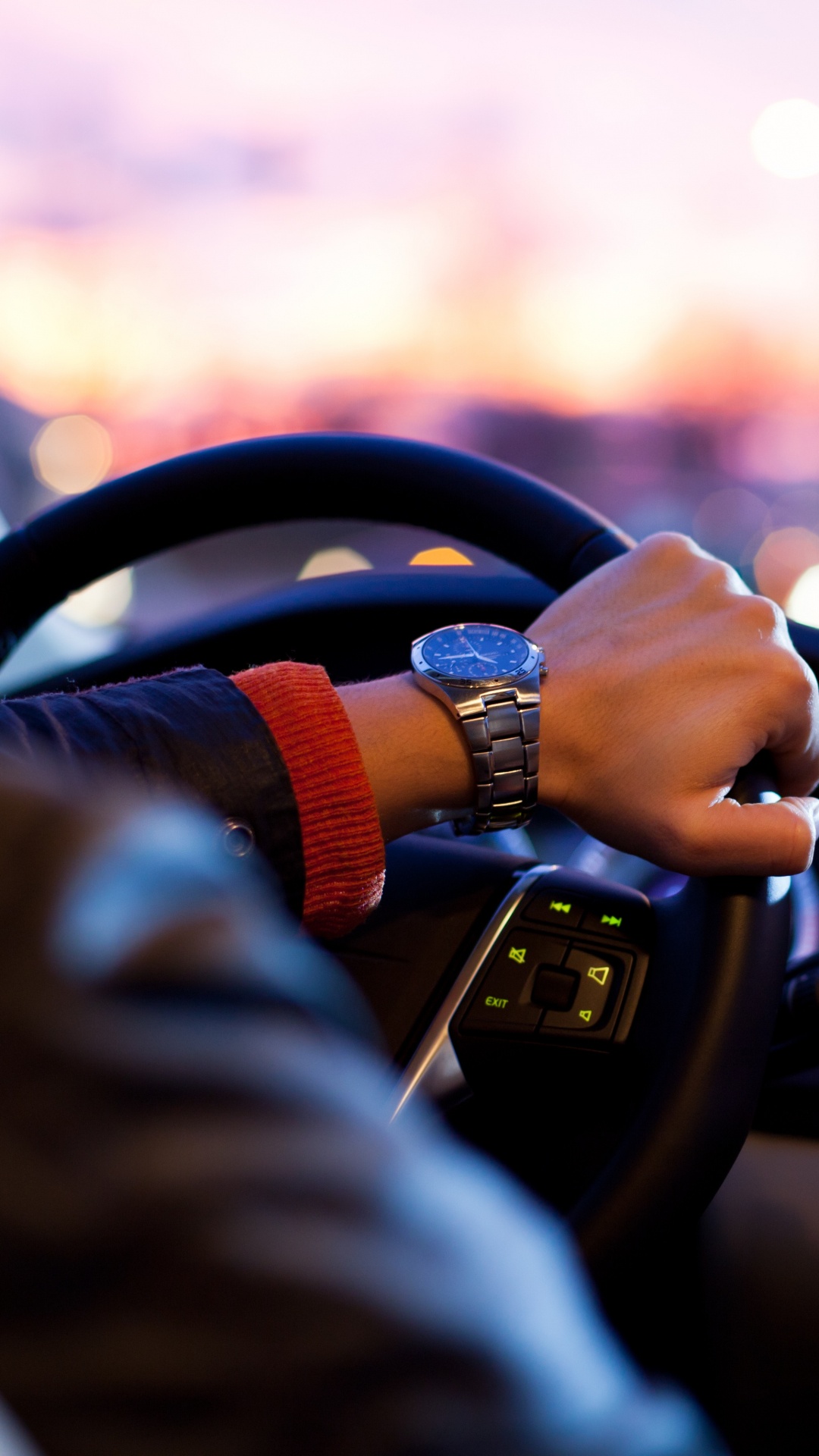 Обои авто, вождение, рулевое колесо, рулевой часть, рука в разрешении 1080x1920