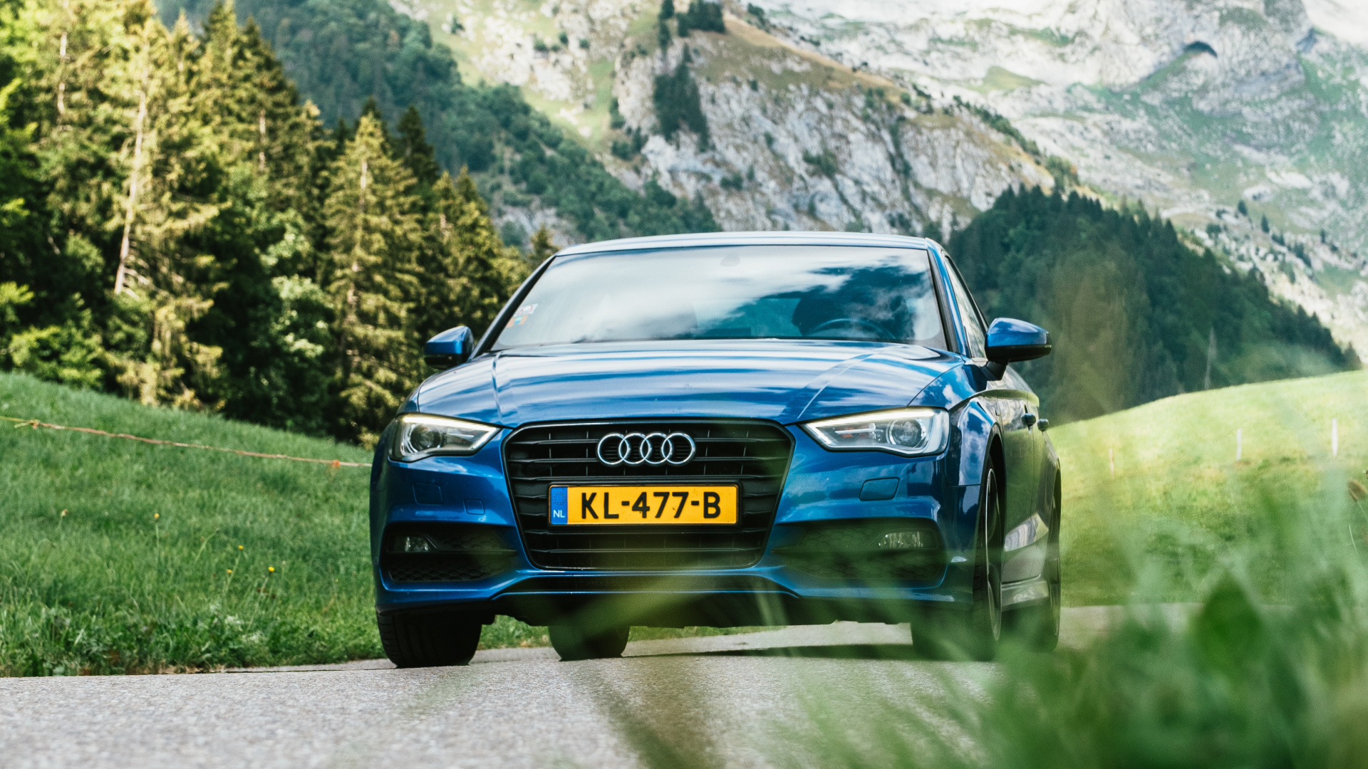 Обои авто, audi, audi r8, семейный автомобиль, дорога в разрешении 1920x1080