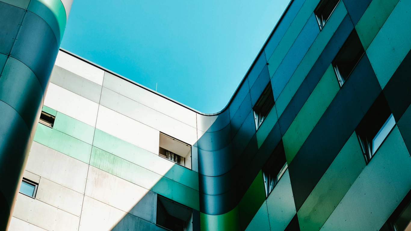 Обои архитектура, дневное время, свет, зеленый, лазурный в разрешении 1366x768