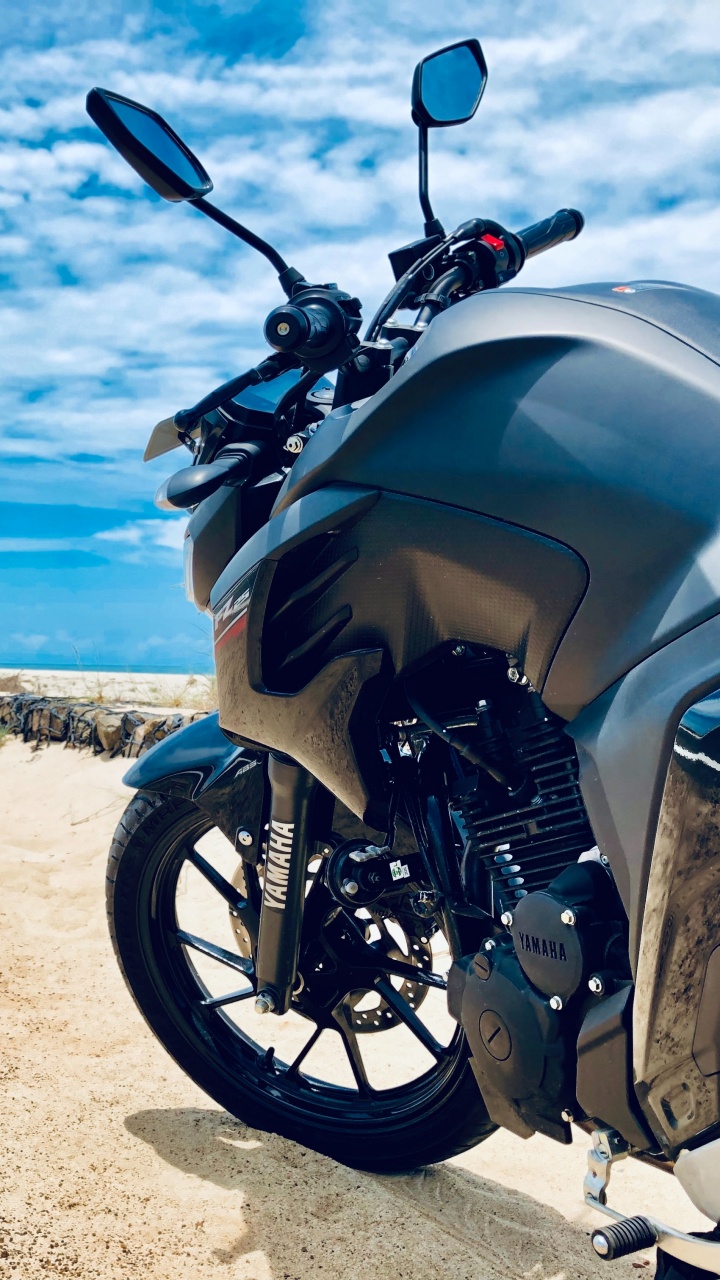 Обои спортивный мотоцикл, шлем, Король, машина, шина в разрешении 720x1280