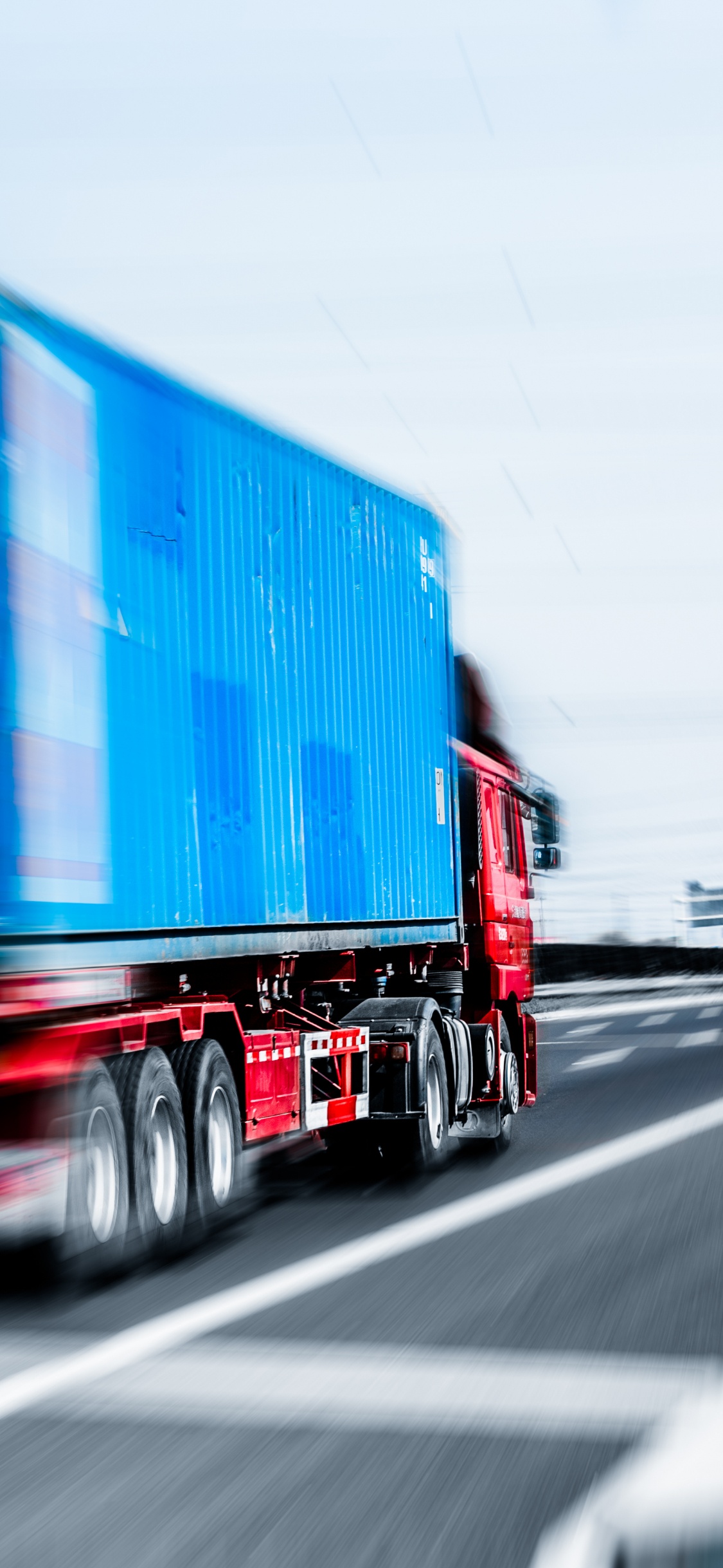 Обои авто, грузовик, транспорт, грузовые перевозки, магистраль в разрешении 1125x2436