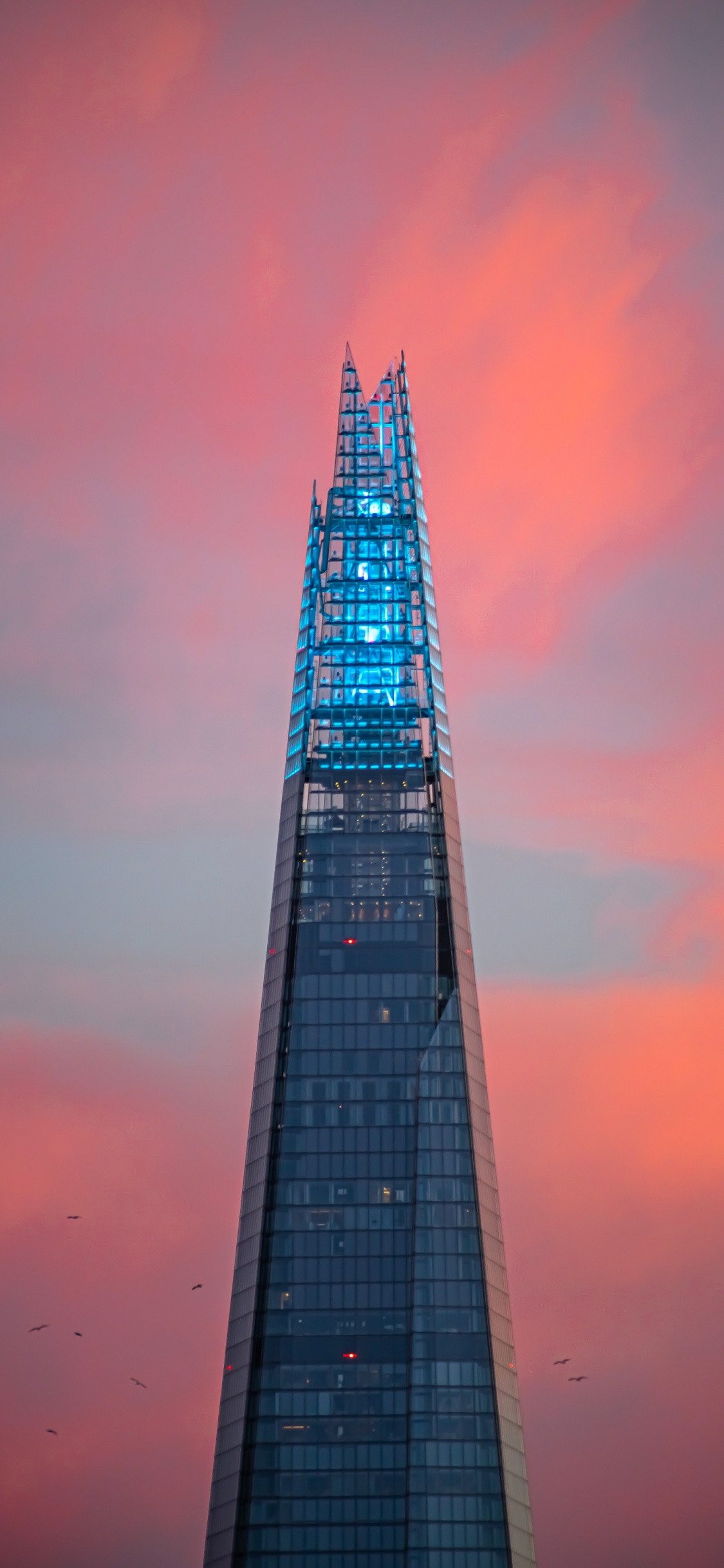 Обои вышка, архитектура, облако, небоскреб, здание в разрешении 1125x2436