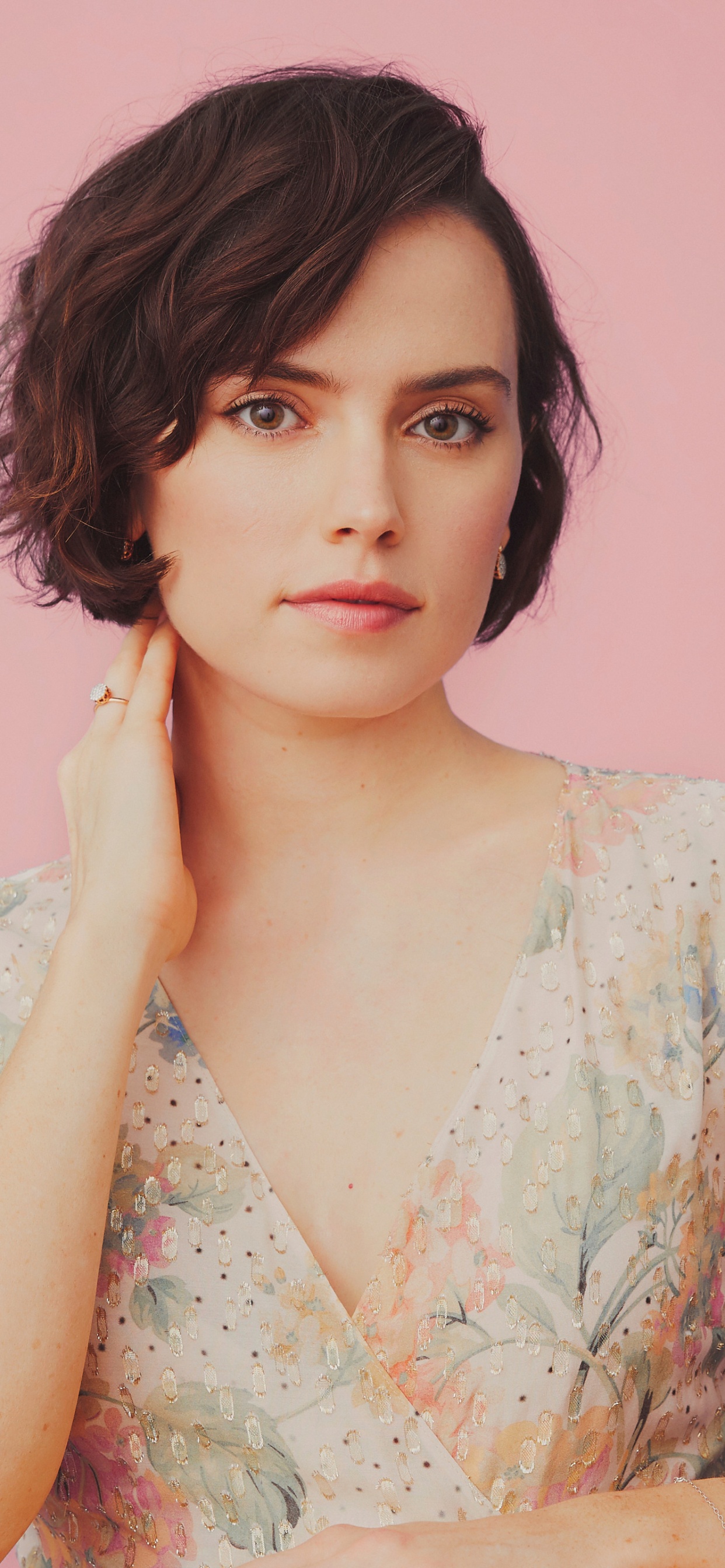 Обои Дейзи Ридли суета 2019, Дэйзи Ридли, хаос ходьба, Король, 2019 в разрешении 1242x2688