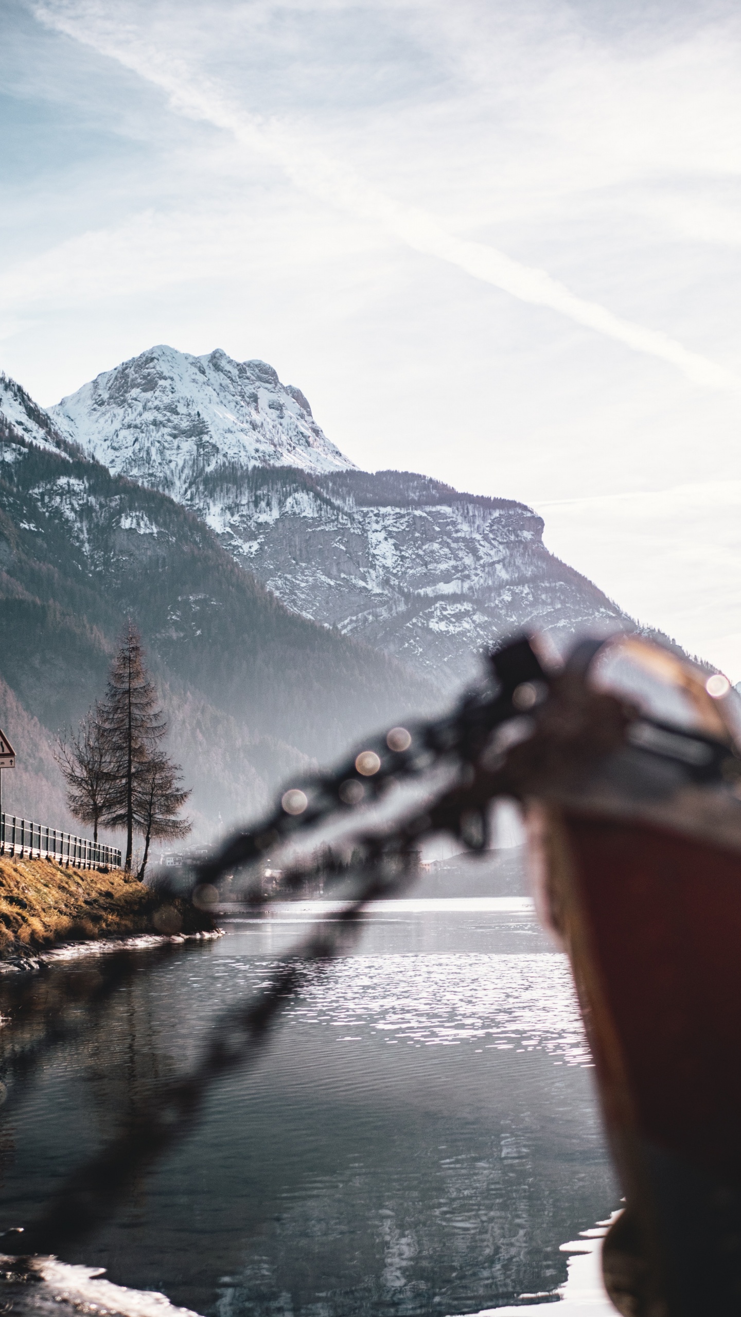 Обои гора, вода, горный рельеф, природный ландшафт, снег в разрешении 1440x2560