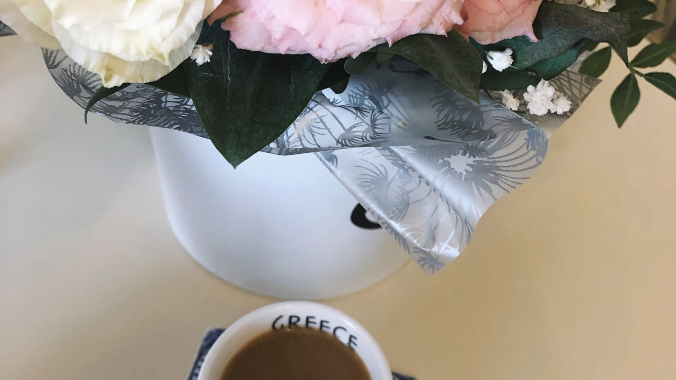 Обои кофейная чашка, цветочный дизайн, ваза, кофе, чай в разрешении 1366x768