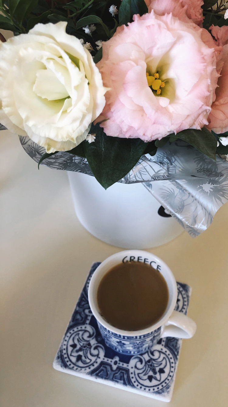 Обои кофейная чашка, цветочный дизайн, ваза, кофе, чай в разрешении 750x1334