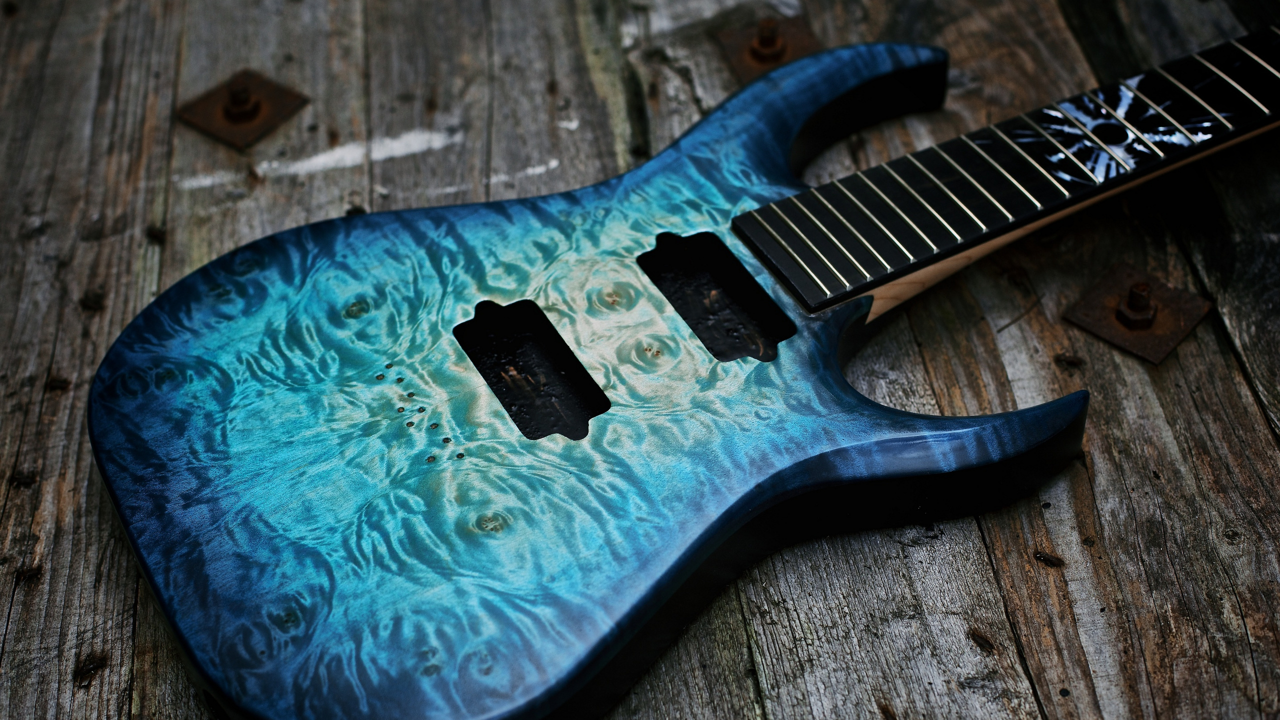 Обои гитара, электрогитара, струнный инструмент, музыкальный инструмент, щипковые струнные инструменты в разрешении 2560x1440