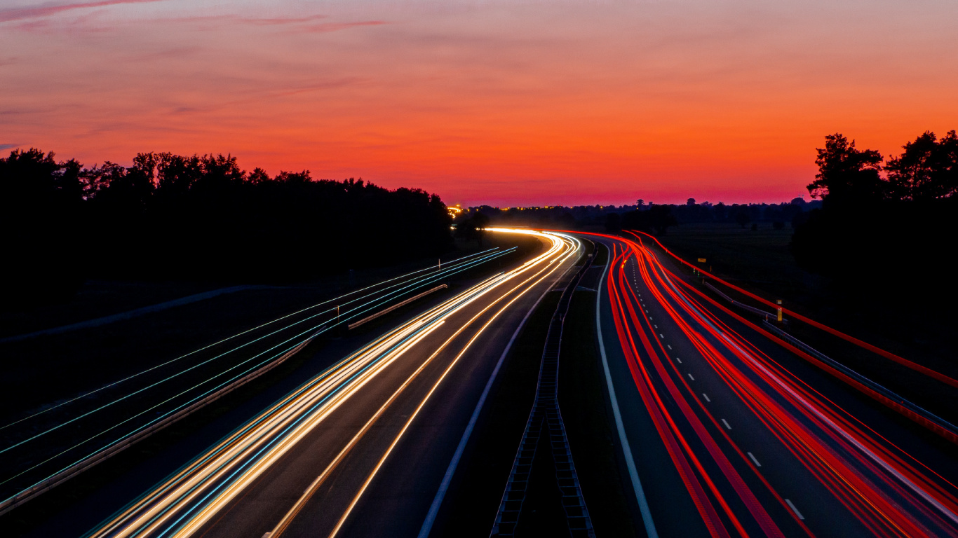 Обои дорога, магистраль, автострада, красный цвет, горизонт в разрешении 1366x768
