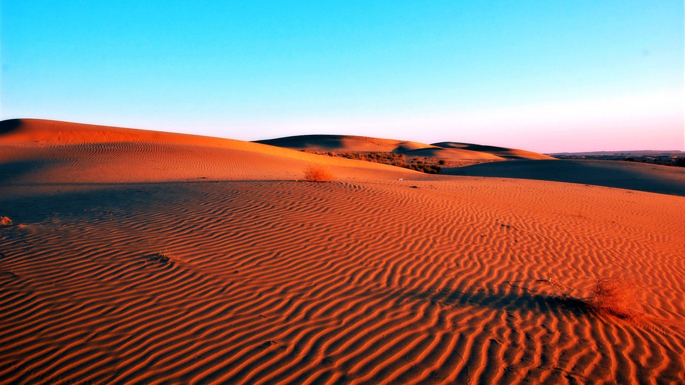 Обои пустыня, песок, эрг, эолийские рельефы, Дюна в разрешении 1366x768