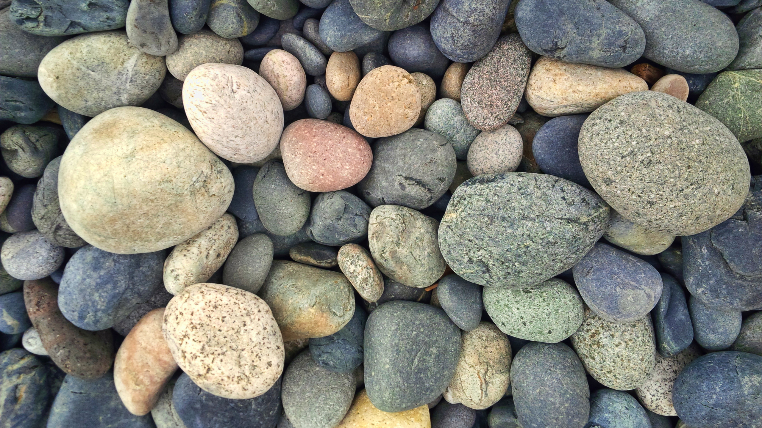 Обои рок, булыжник, гравий, материал, пластик в разрешении 2560x1440