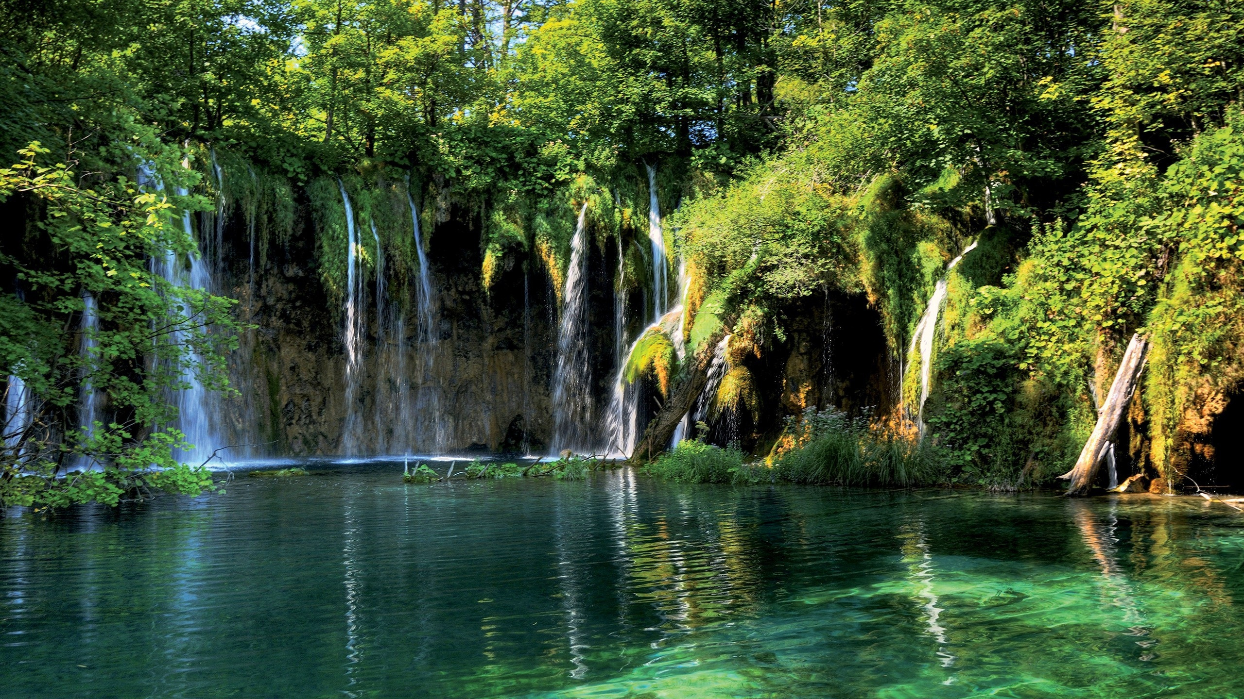 Обои водоем, природа, гидроресурсы, вода, водопад в разрешении 2560x1440