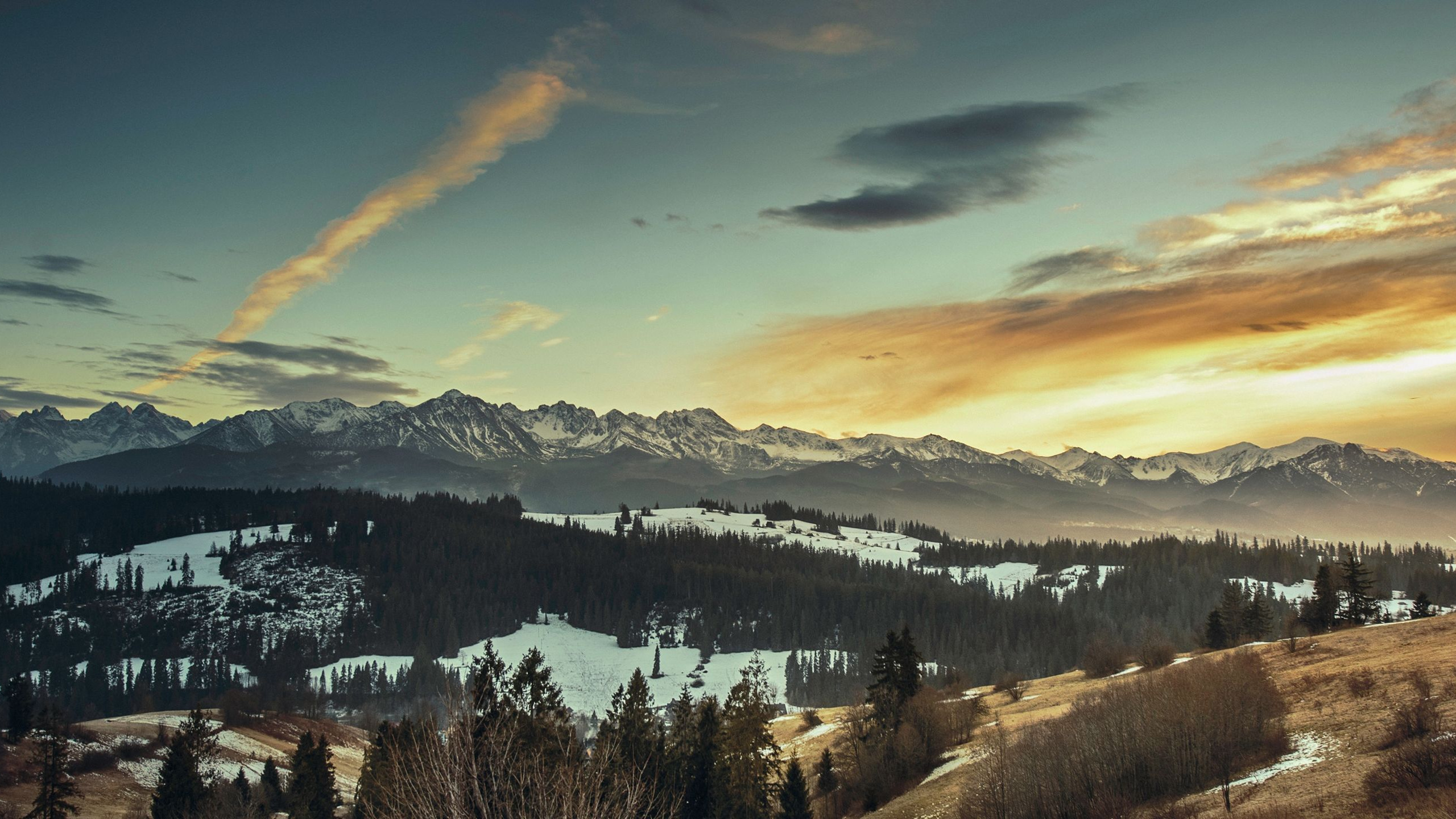 Обои гора, горный рельеф, облако, зима, горный хребет в разрешении 2560x1440