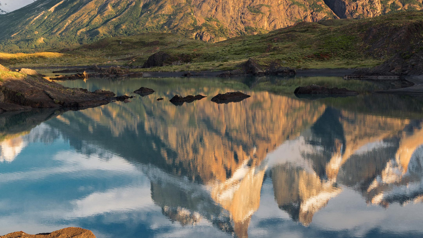 Обои отражение, Патагония, облако, вода, гора в разрешении 1366x768