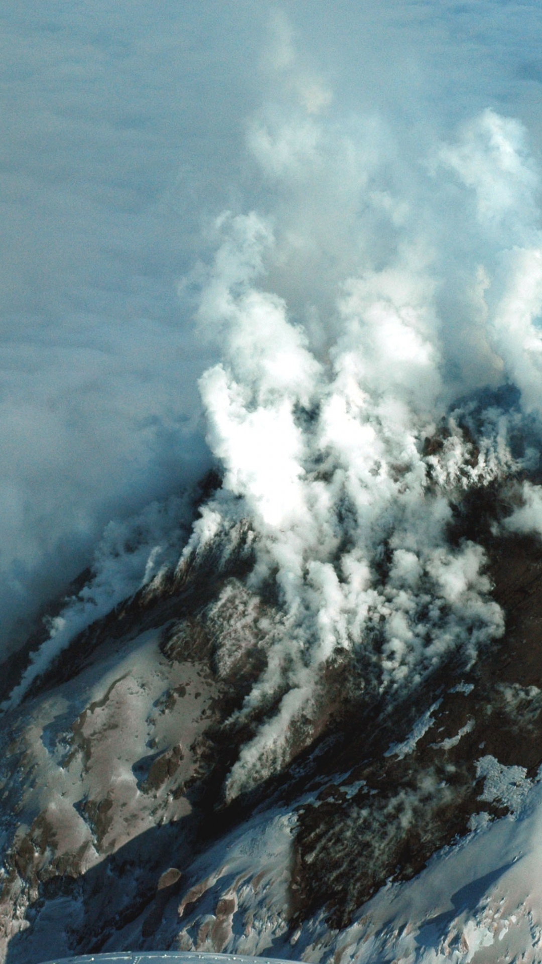 Обои хребет, вулкан, лава, горный хребет, стратовулкан в разрешении 1080x1920
