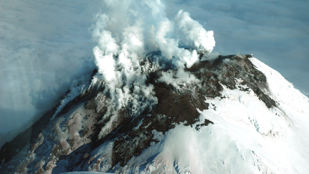 Обои хребет, вулкан, лава, горный хребет, стратовулкан в разрешении 1280x720