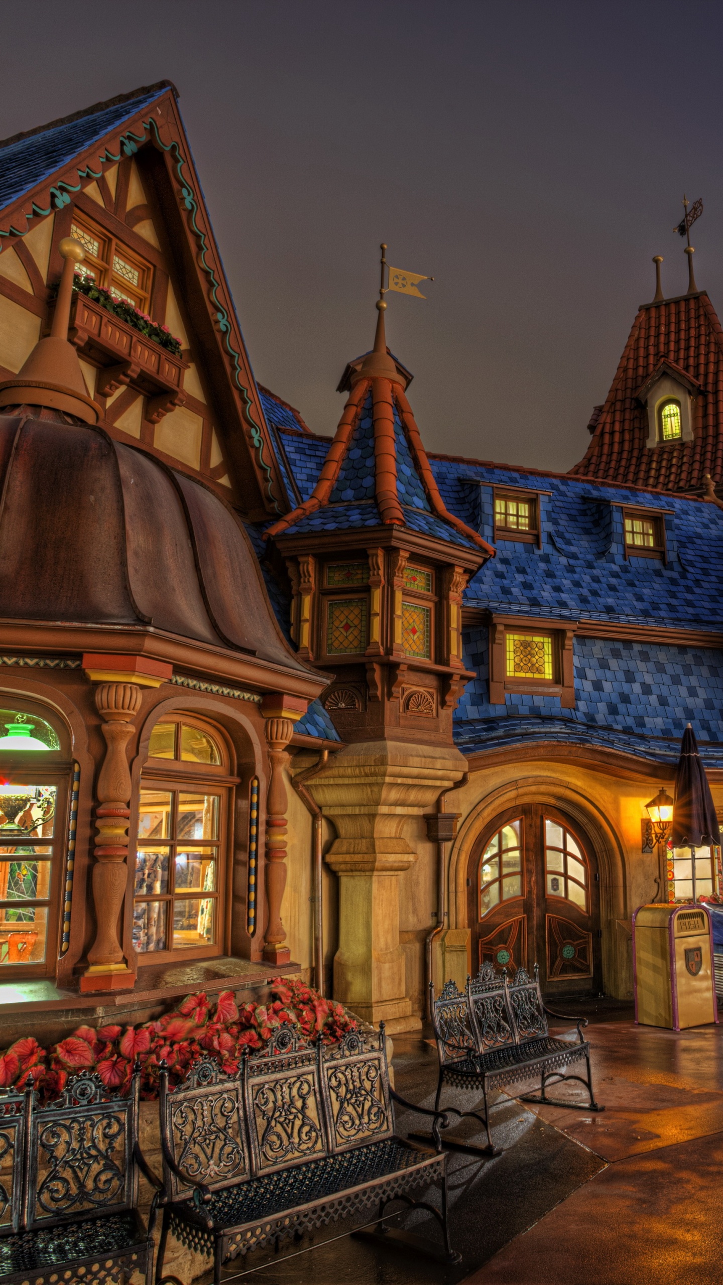 Обои ориентир, ночь, городок, освещение, город в разрешении 1440x2560