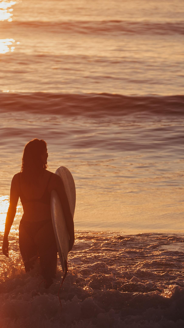 Обои море, вода, Людей на пляже, Люди в природе, человек в разрешении 750x1334