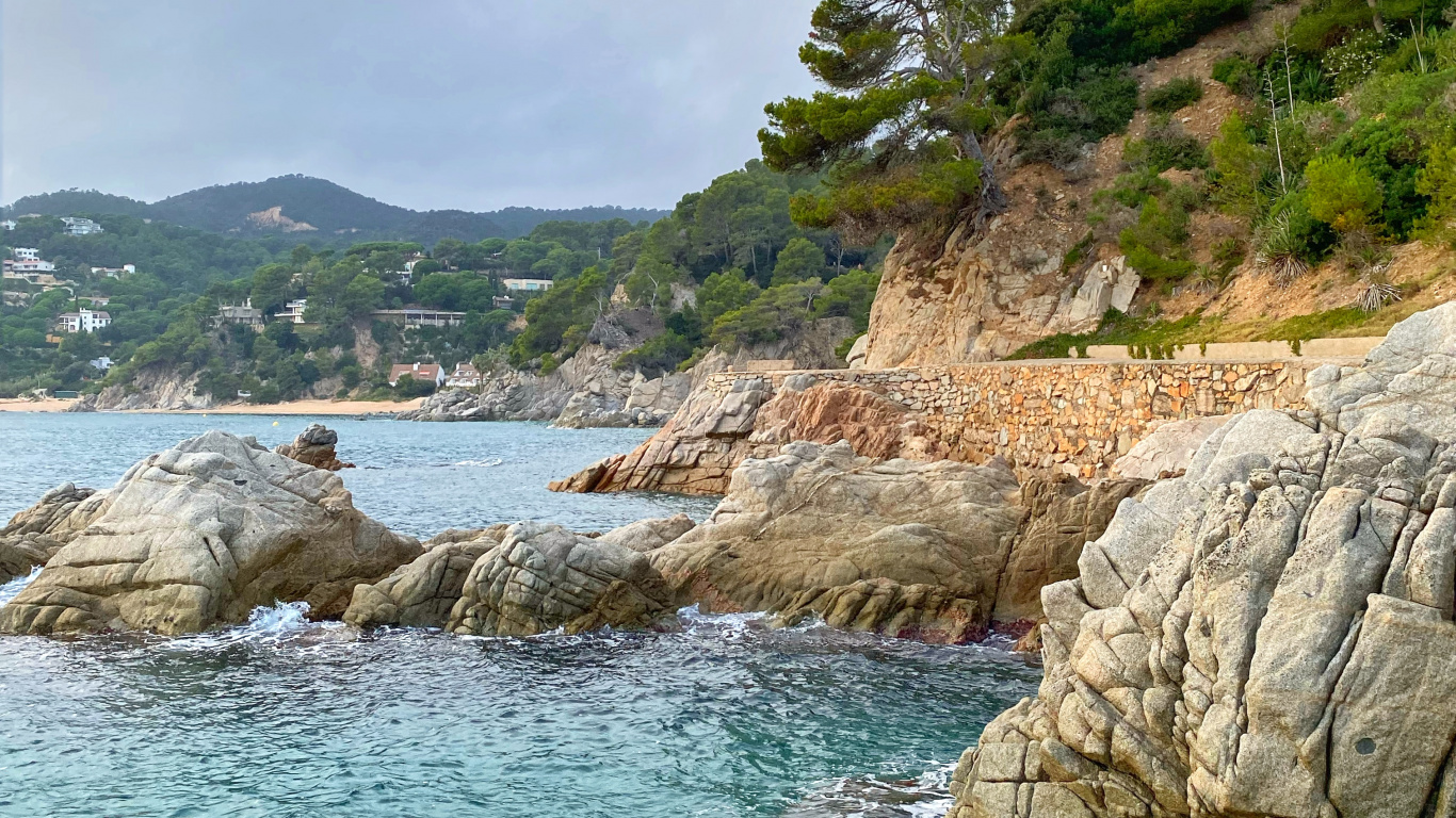 Обои побережье, водоем, гидроресурсы, рок, мыс в разрешении 1366x768