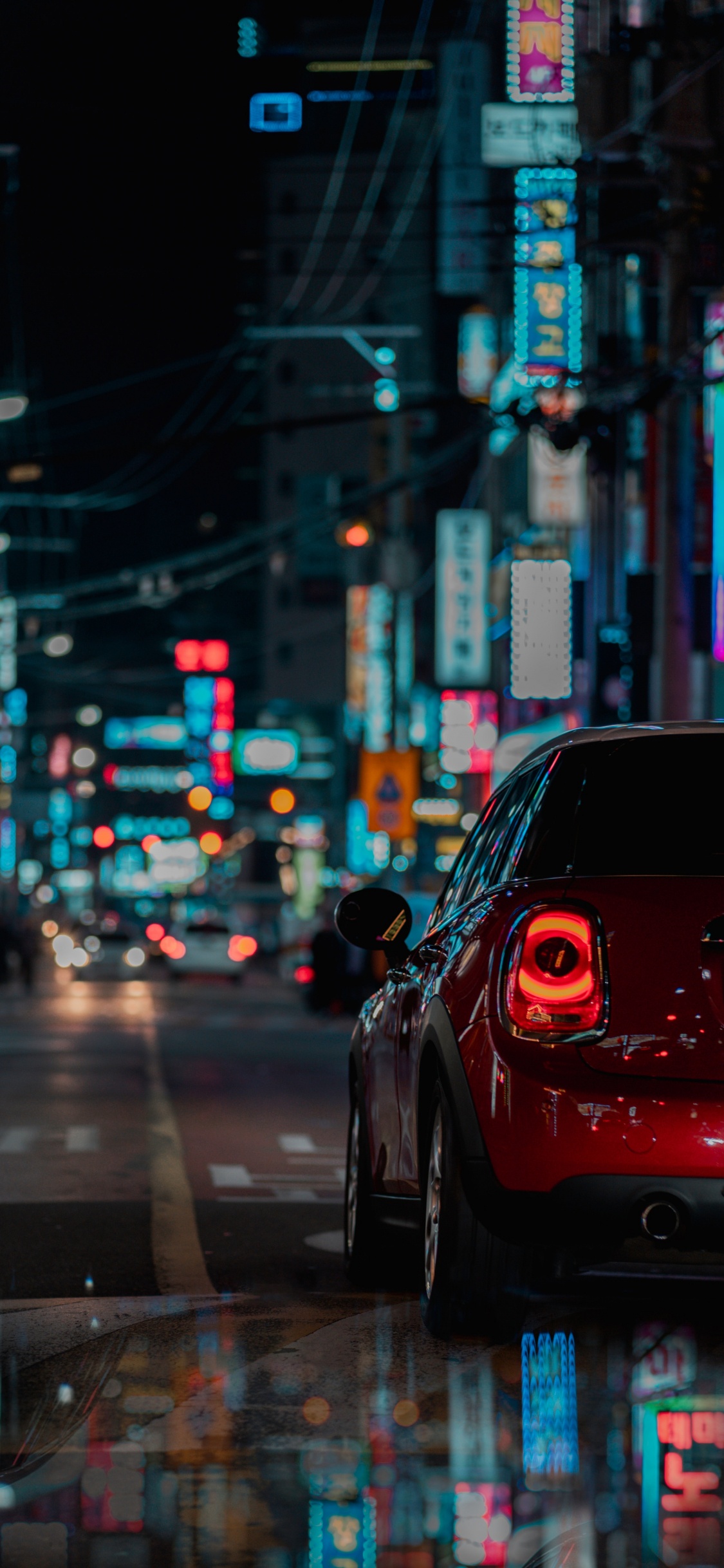 Обои освещение, улица, семейный автомобиль, трафик, Король в разрешении 1125x2436