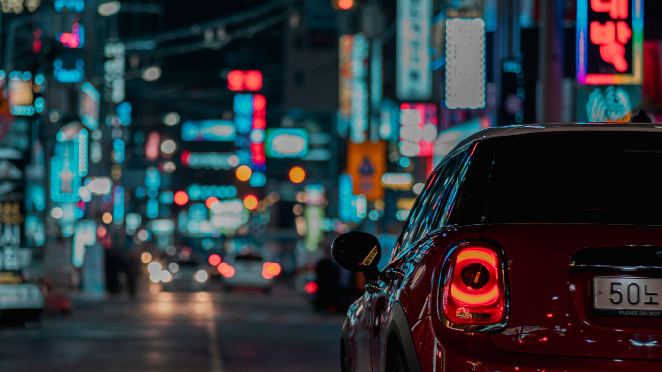 Обои освещение, улица, семейный автомобиль, трафик, Король в разрешении 1366x768