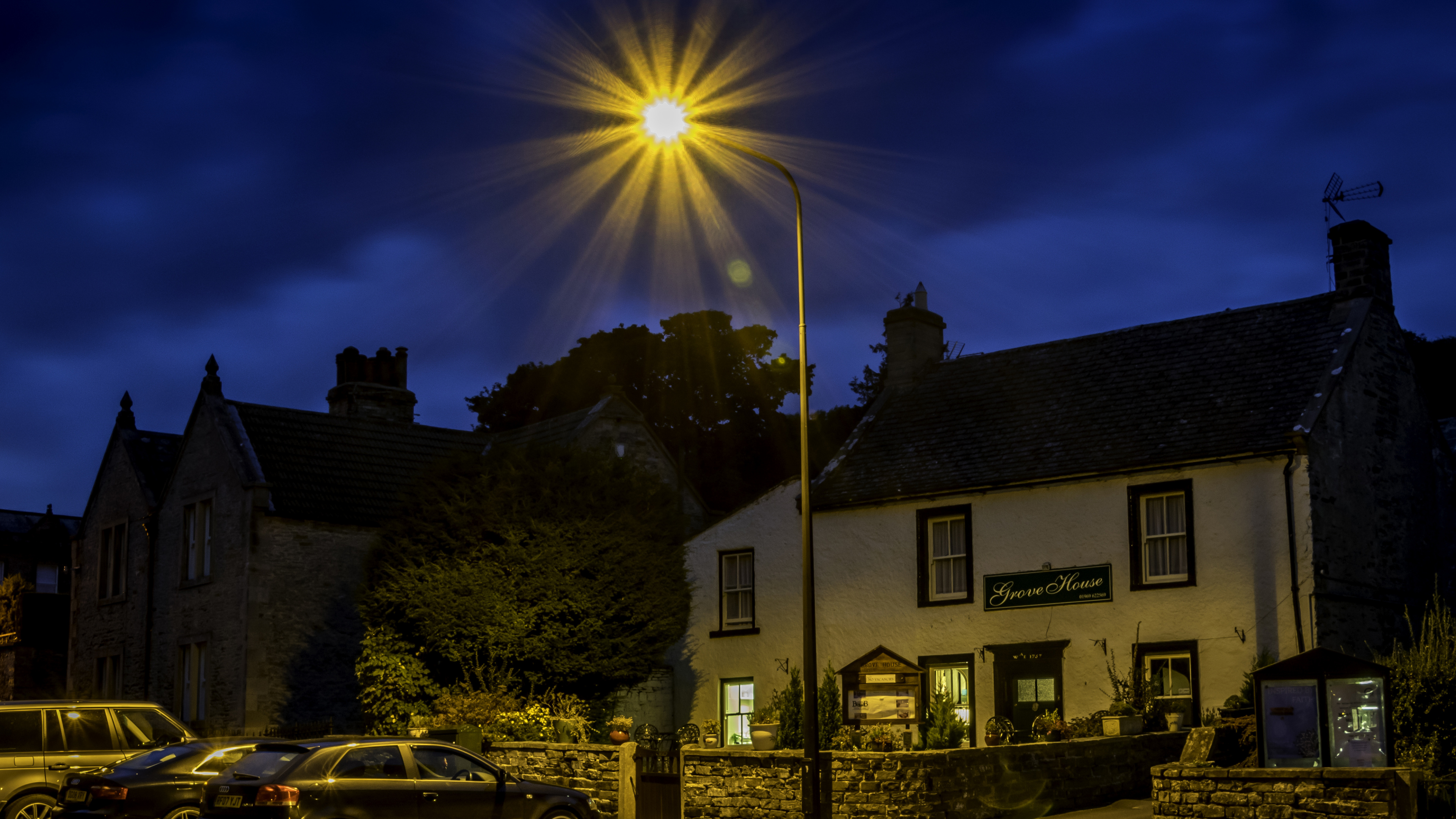 Обои уличный фонарь, синий, ночь, облако, свет в разрешении 3840x2160