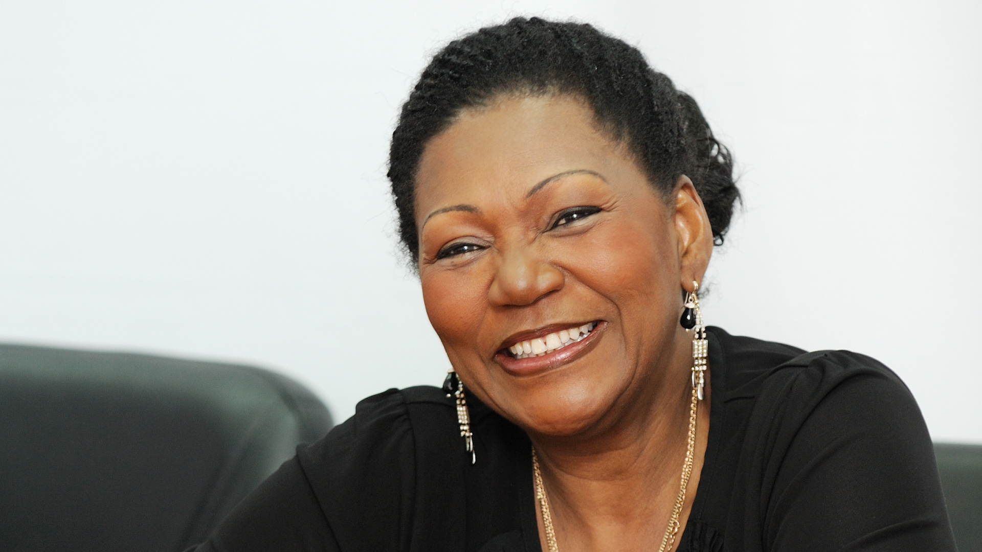 Обои улыбка, светский человек, предпринимательство, подбородок, предприниматель в разрешении 1920x1080