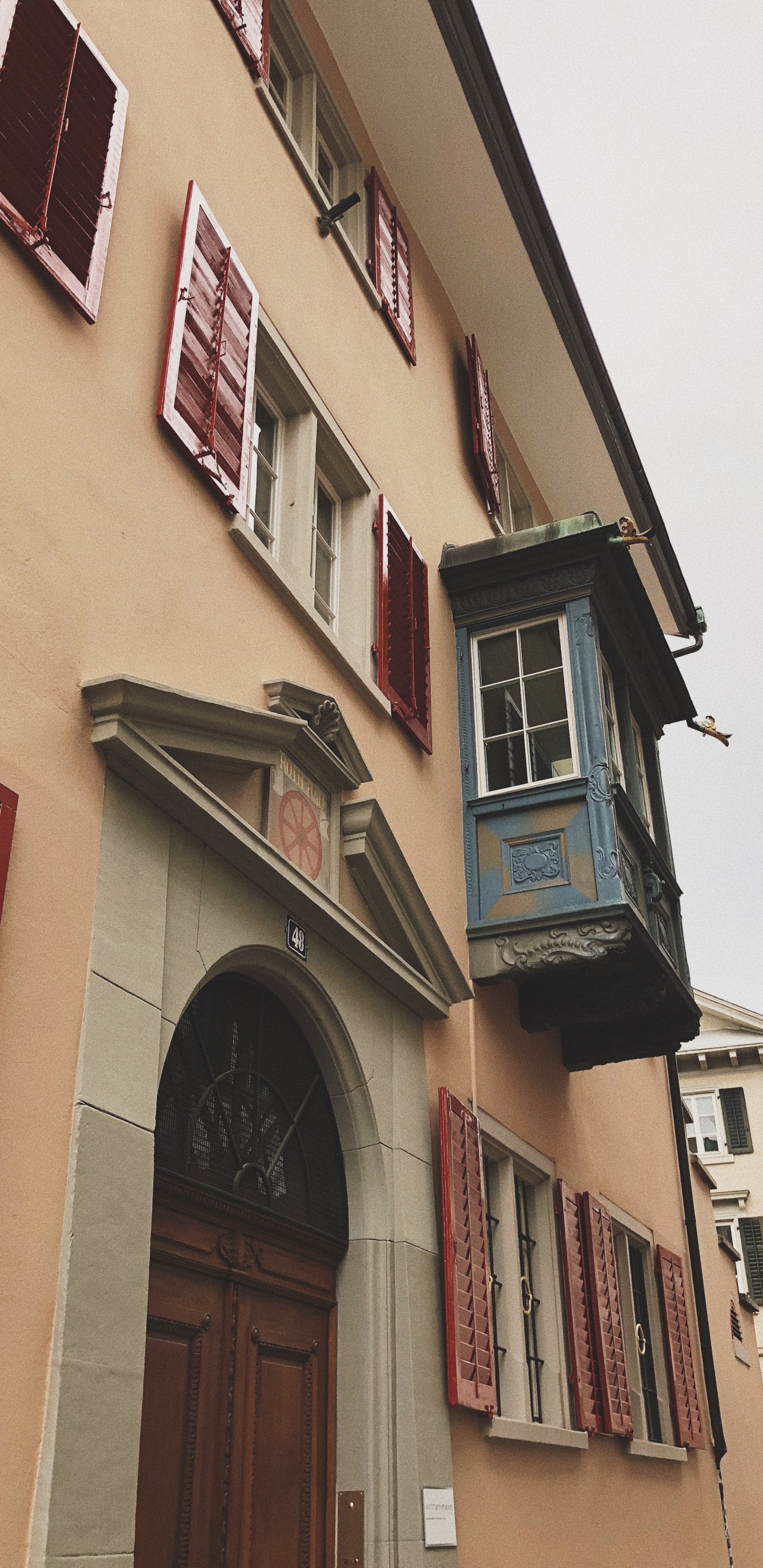 Обои Хаус, балкон, крыша, свойство, фасад в разрешении 1440x2960