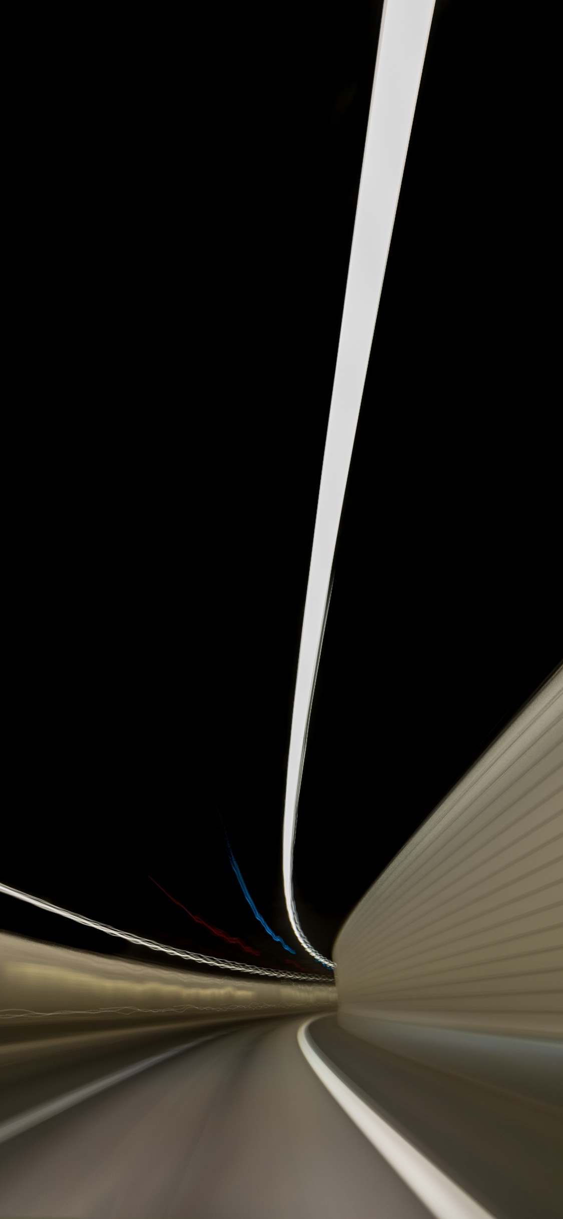 Обои дорога, дневное освещение, туннель, линия, свет в разрешении 1125x2436