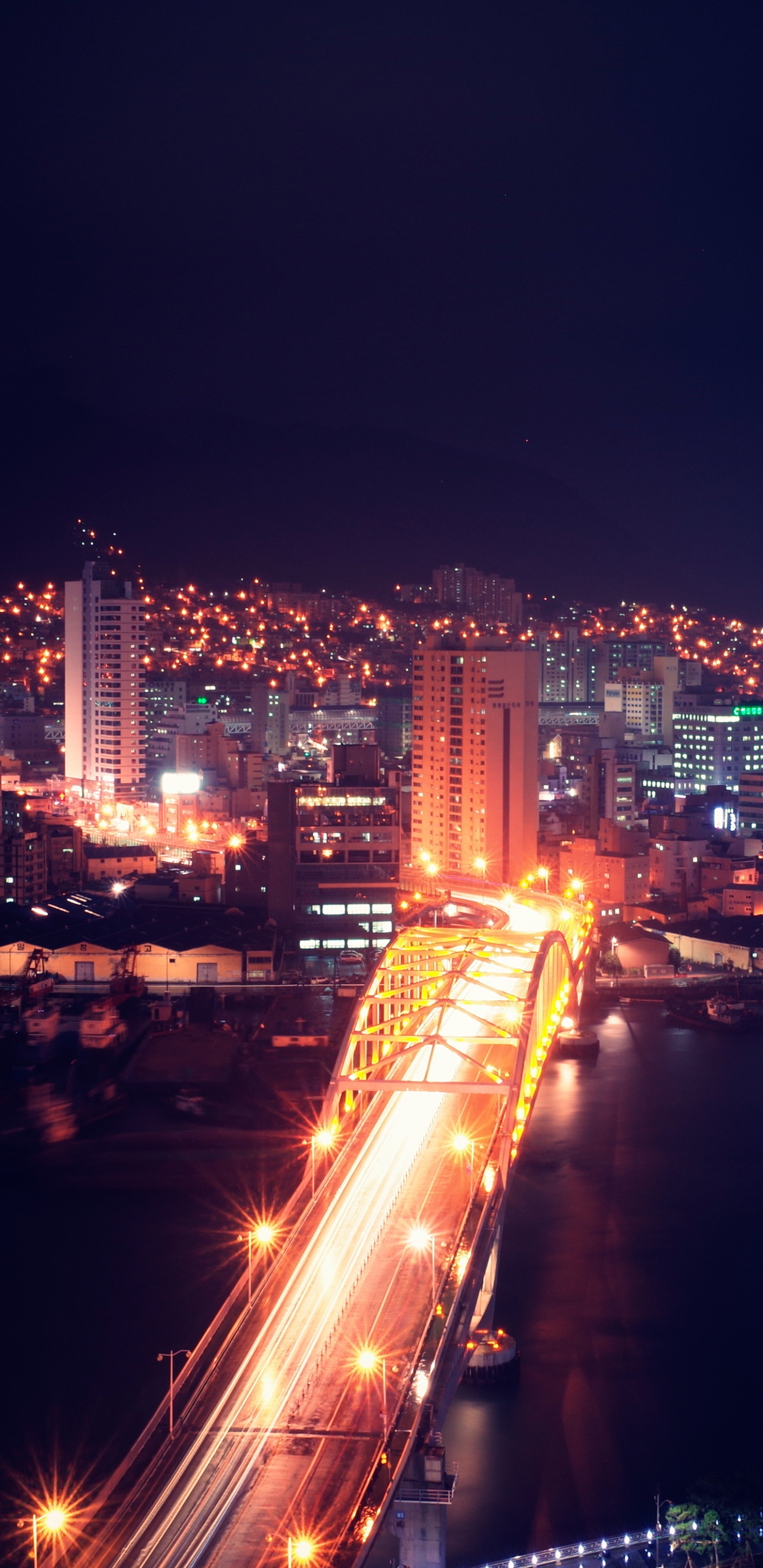 Обои ночь, городской пейзаж, город, городской район, метрополия в разрешении 1440x2960