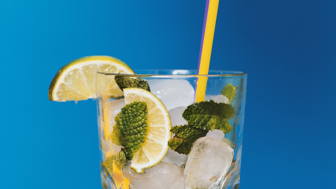 Обои мохито, коктейль гарнируют, напиток, соломинка, лимонад в разрешении 1366x768