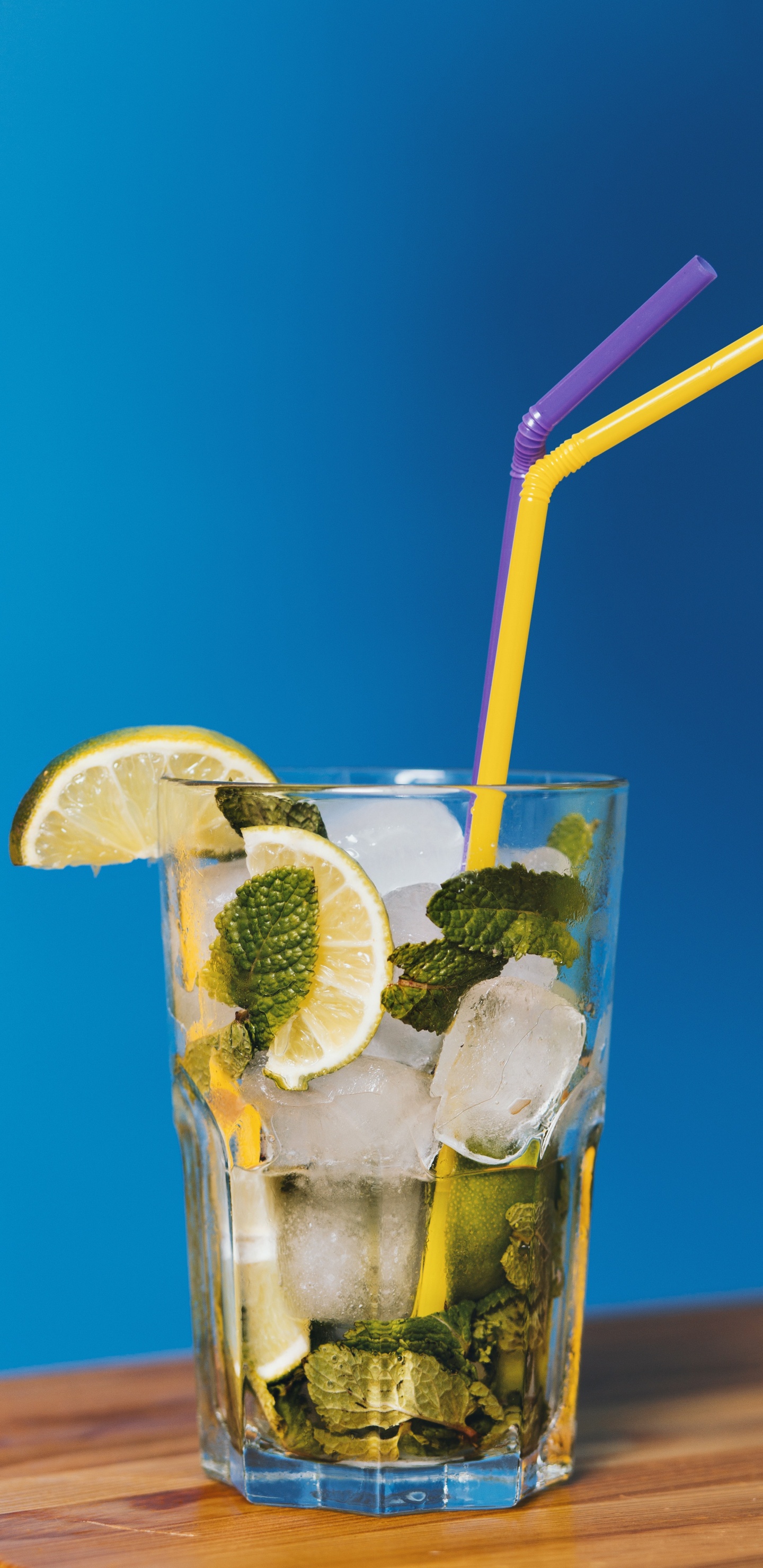 Обои мохито, коктейль гарнируют, напиток, соломинка, лимонад в разрешении 1440x2960