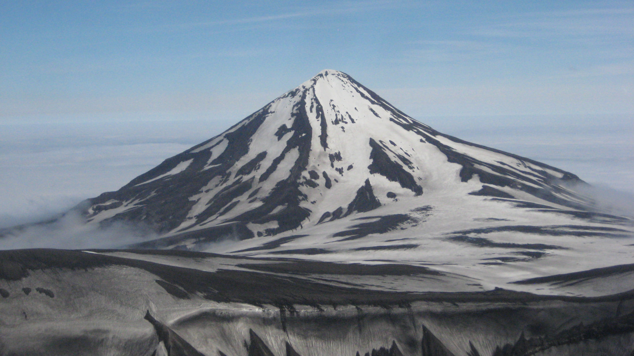 Обои стратовулкан, лава, гора, горный хребет, потухший вулкан в разрешении 1280x720