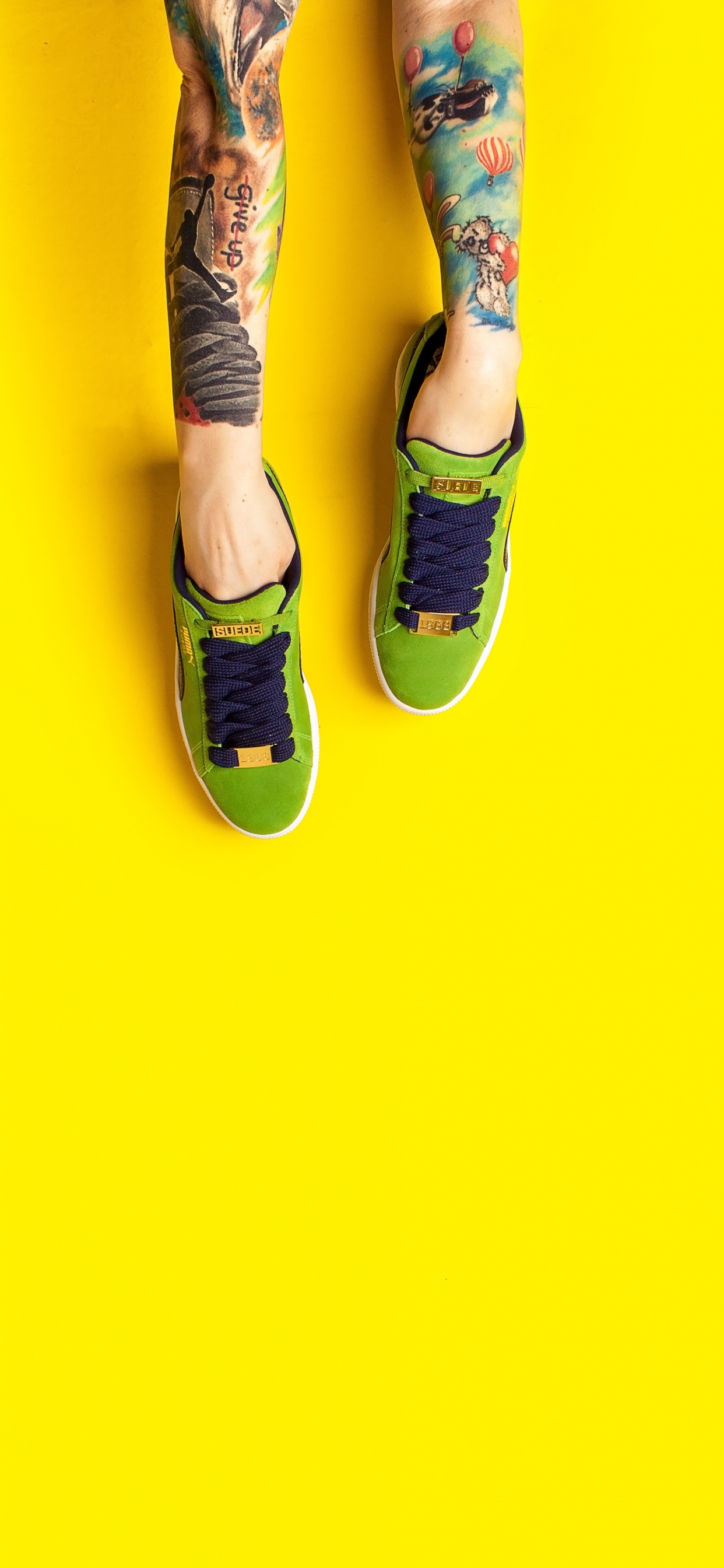 Обои башмак, кеды, обувь, зеленый, желтый в разрешении 1242x2688